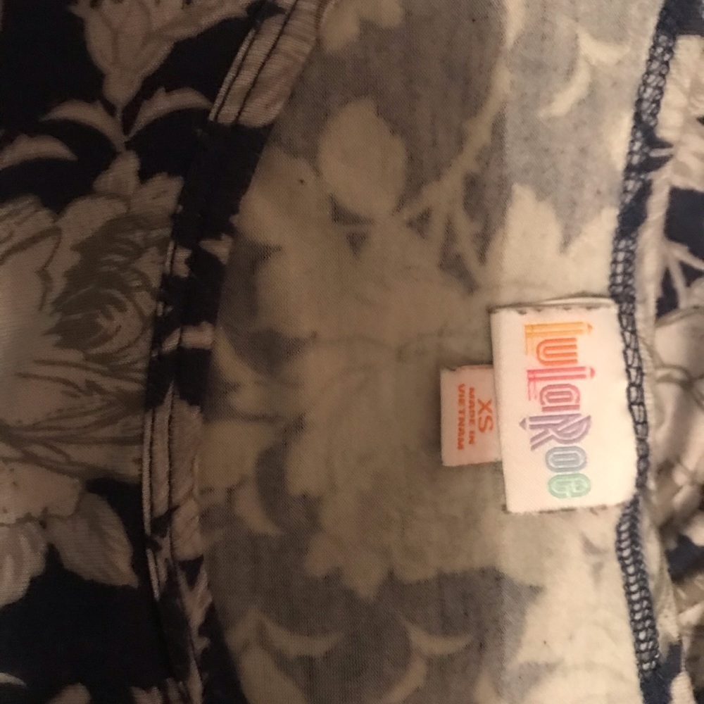 Lularoe Gray/Purple 3/4 Sleeve Floral Tunic - Picture 8 of 8